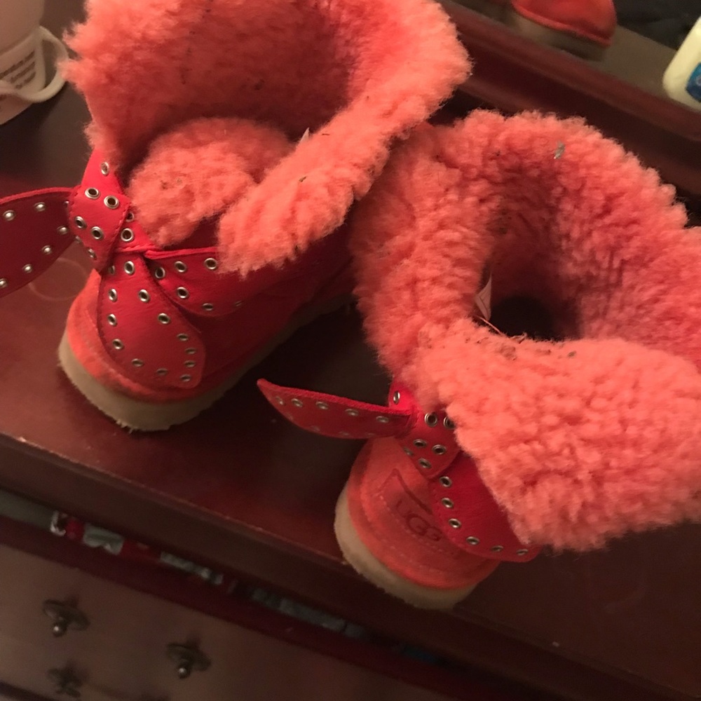 Uggs - Picture 2 of 2
